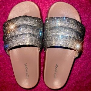 NEW never worn ✨🪩BLING🪩✨ Fashion Nova slides 👡 size 6